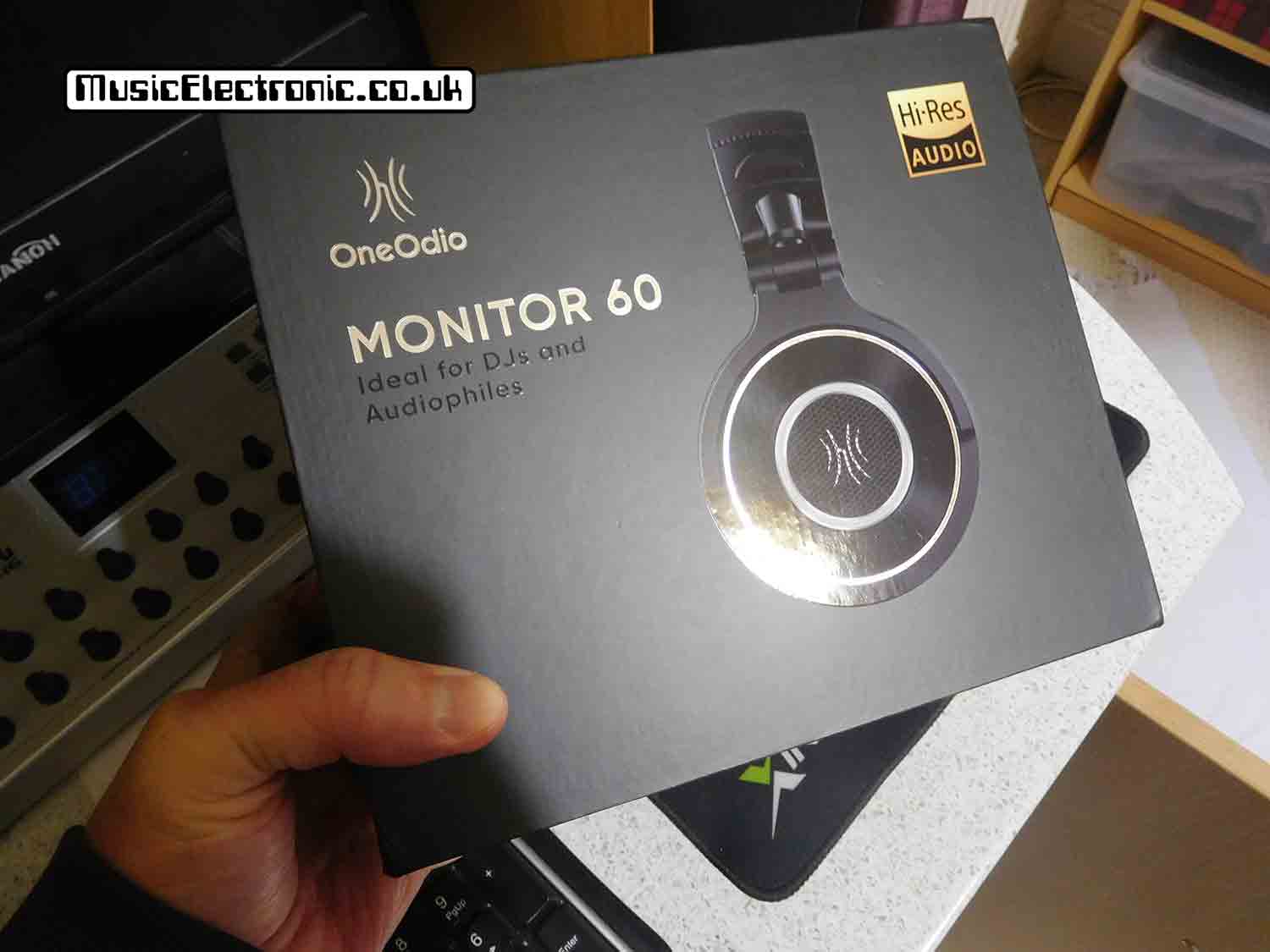 OneOdio Monitor 60 headphones in the box